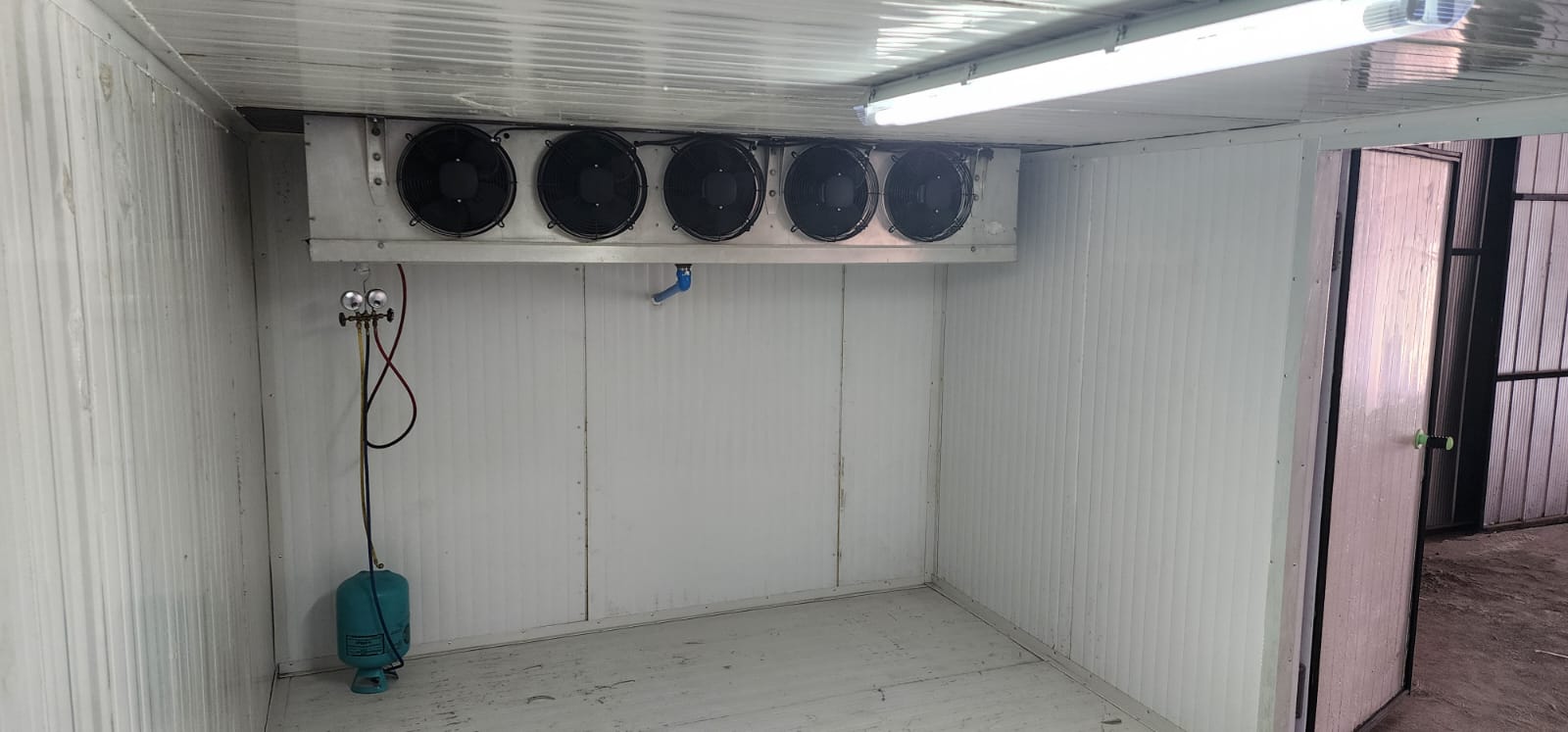 Interior de cámara frigorífica instalada