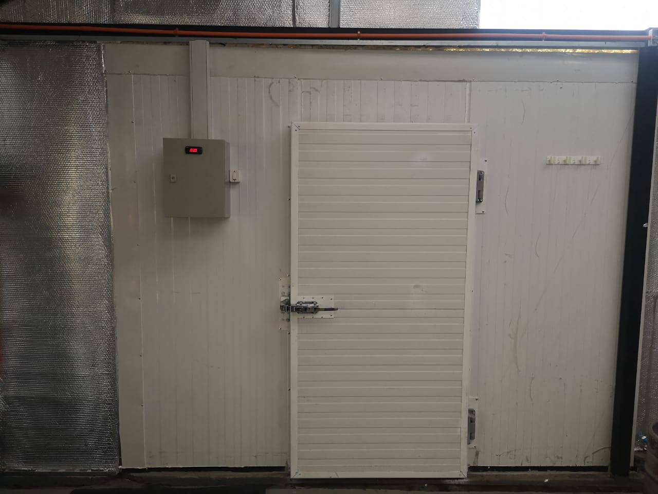 Puertas de cierre por golpe de fierro zincado con pintura al horno. De todas las medidas